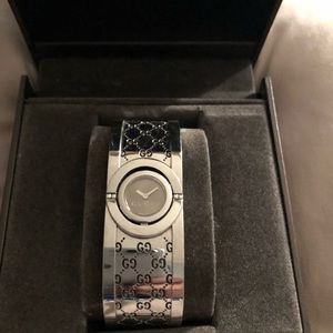 Authentic Gucci Stainless Steel Twirl bangle watch